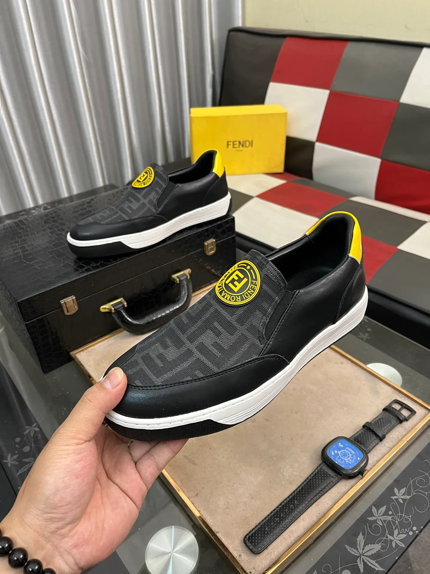Men's Men's Shoes💰420⌚️⌚️[Fendi] Fendi's latest casual shoes for men! Available at counters simultaneously! Made entirely of imported top-grain calfskin, the interior is made of top-grain water-dyed cowhide, and the original factory-supplied rubber outsole. Leading new fashion concepts. Matching code: 38-442️⃣Colors available